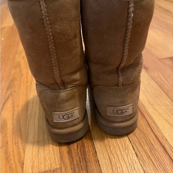 UGG Boots - Picture 3 of 6